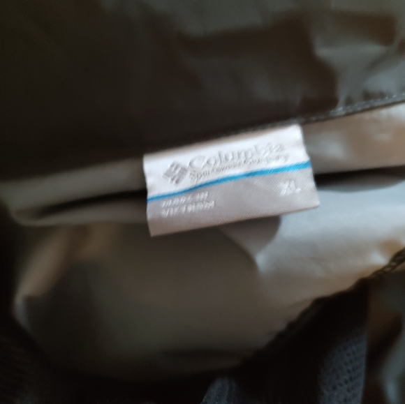 Columbia windbreaker with hood. Size XL - Picture 7 of 10